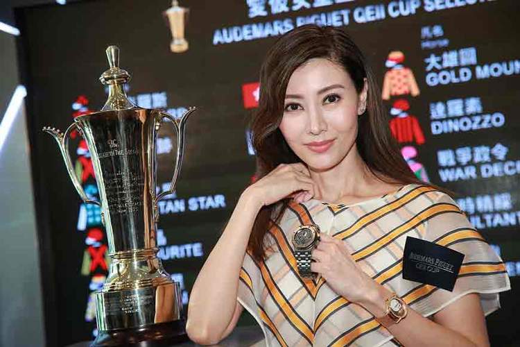 朱丽倩最新照片亮相，科技与生活完美融合的高科技产品体验展示
