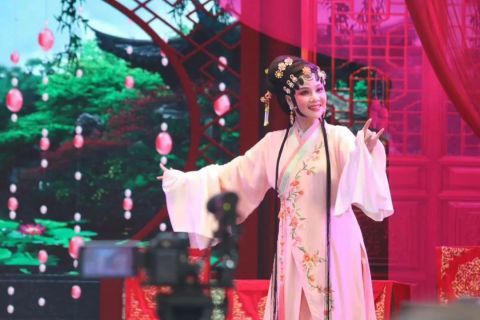 黄宪高最新越剧滑稽戏，小巷深处的戏剧魅力展现