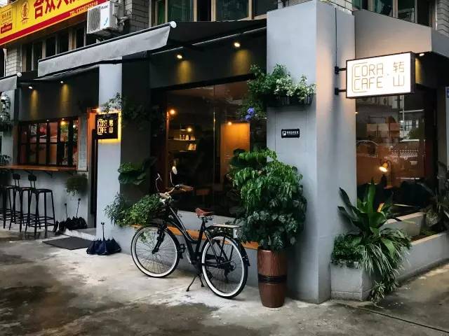 欧美风尚揭秘，小巷特色小店魅力之旅