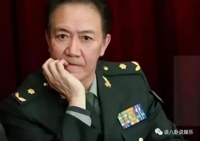 李幼斌最新军衔揭晓，实力演员的荣耀时刻