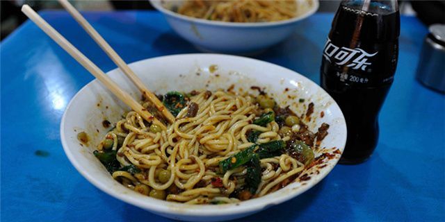 探索独特小巷美食，钯金贴吧隐藏版美食小店的独特风味之旅