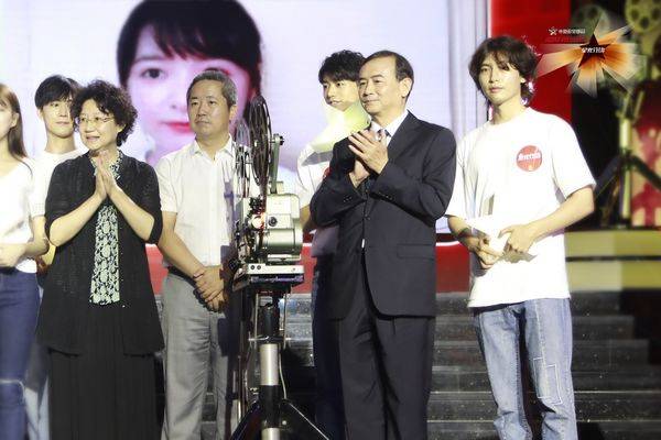 最新电影资讯与温馨电影之旅