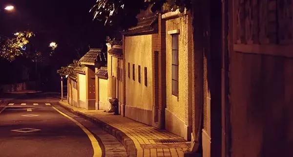 电视剧双面胶中的神秘小巷，特色小店等你来探索！
