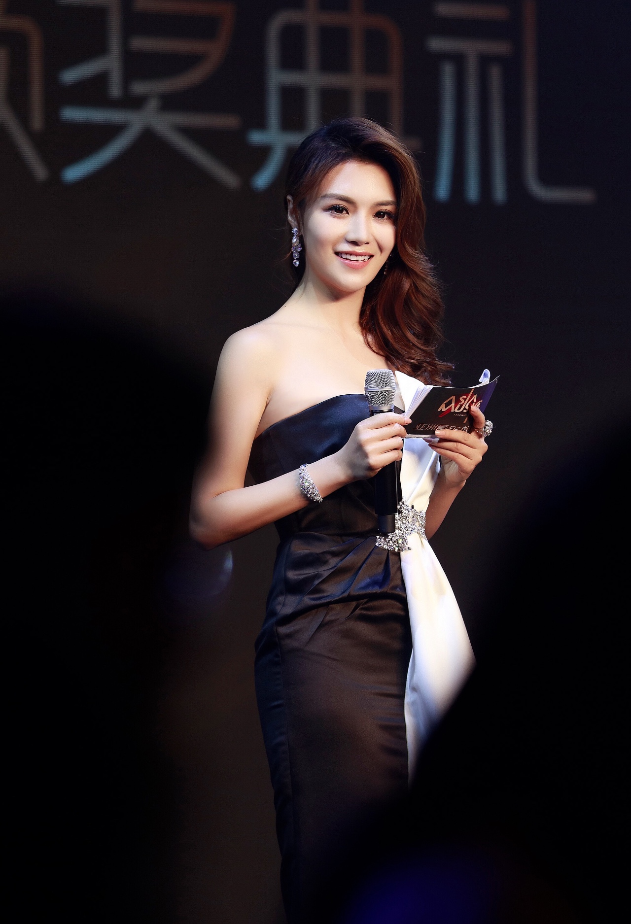 演员琳子，演艺之路的璀璨之星