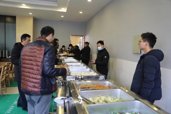 饭米粒儿，时代笑声与生活写照的小品盛宴