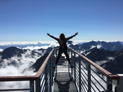 人生动漫图片，自然美景的探险之旅
