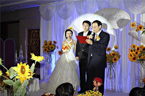 婚礼女方父亲感人致辞，爱的传递与祝福的承载